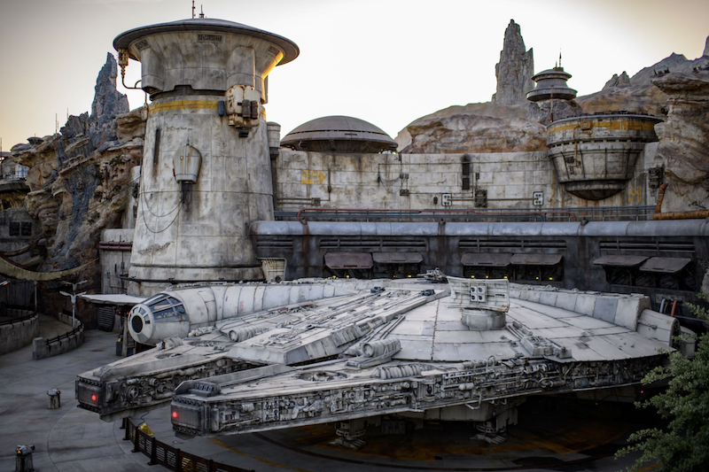 Millennium Falcon en Star Wars: Galaxy's Edge Millennium Falcon en Star Wars Galaxy's Edge dentro de Disneyland Resort
