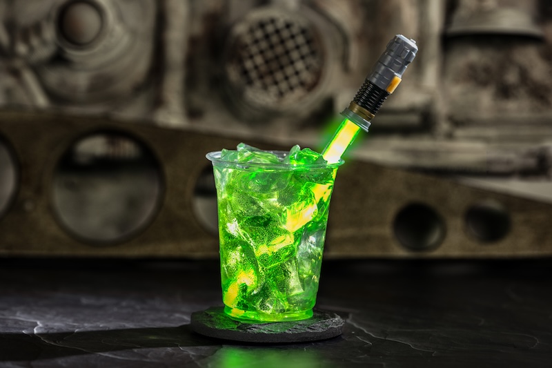 Chosen One Cooler con lightsaber swizzle stick de Luke Skywalker para May the 4th 2026 en Disney's Hollywood Studios