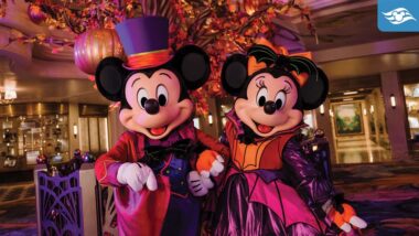 Goofy con disfraz de esqueleto durante Halloween on the High Seas en Disney Cruise Line