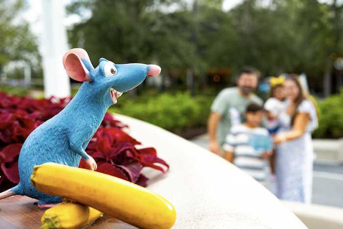 Figura de Remy en EPCOT durante Remy's Hide and Squeak Scavenger Hunt del Food and Wine Festival