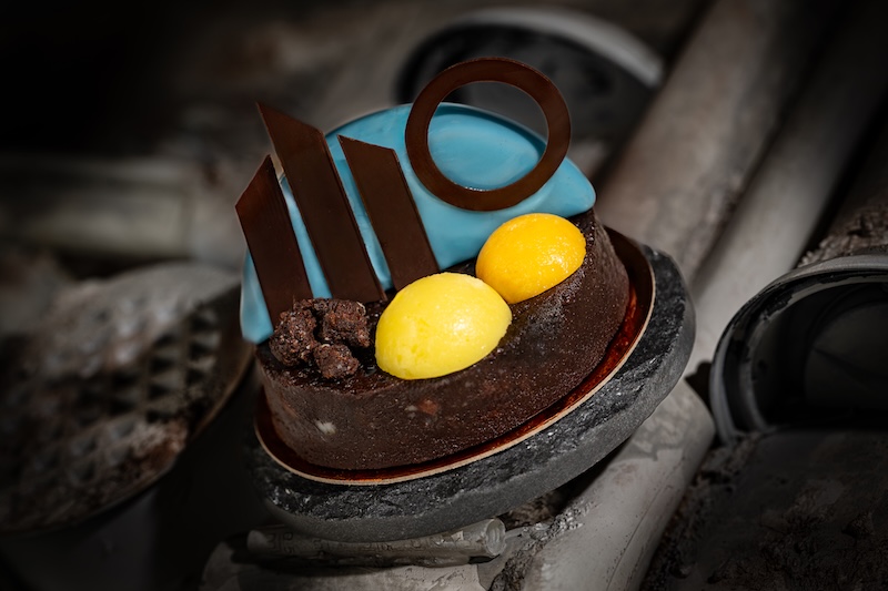 Bright Suns Chocolate Mousse de Amorette's Patisserie para May the 4th 2026 en Disney Springs
